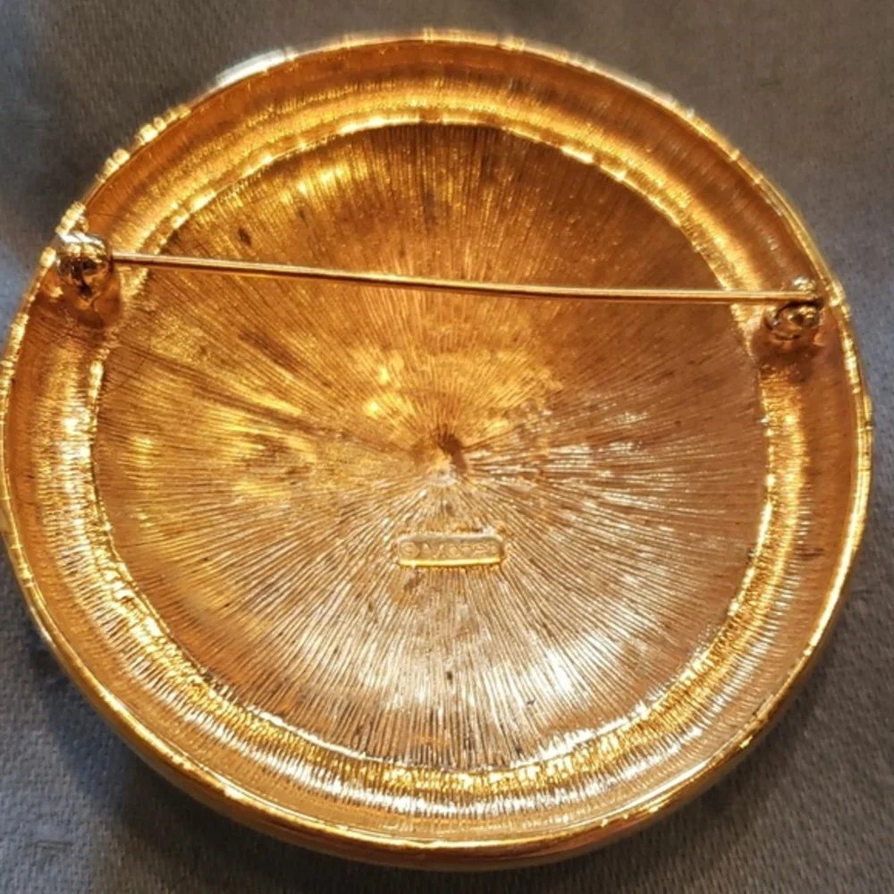 MONET Large Gold Medallion‎ Brooch Pin Vintage Monet